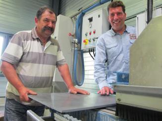 Il découpe et façonne pierre et carrelage sur mesure